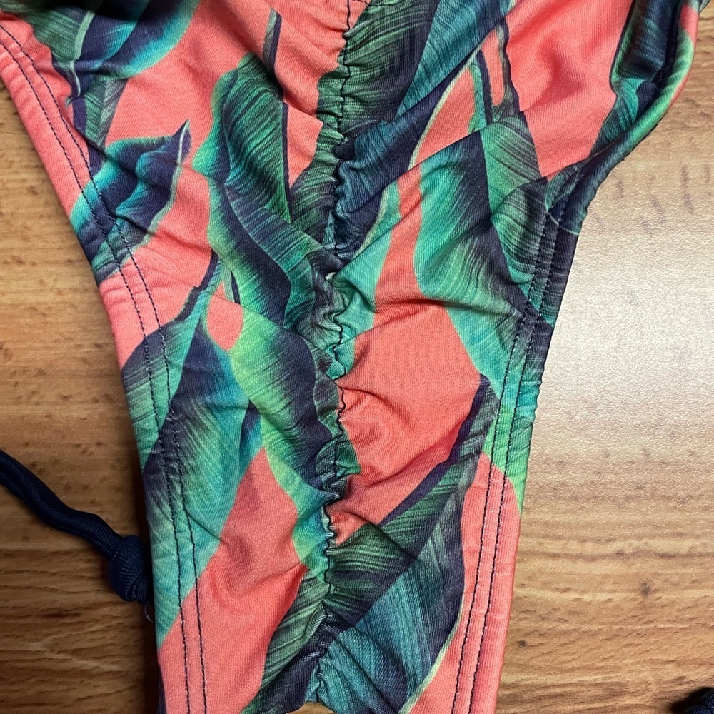 Leaf Bikini Set - Picture 4 of 7